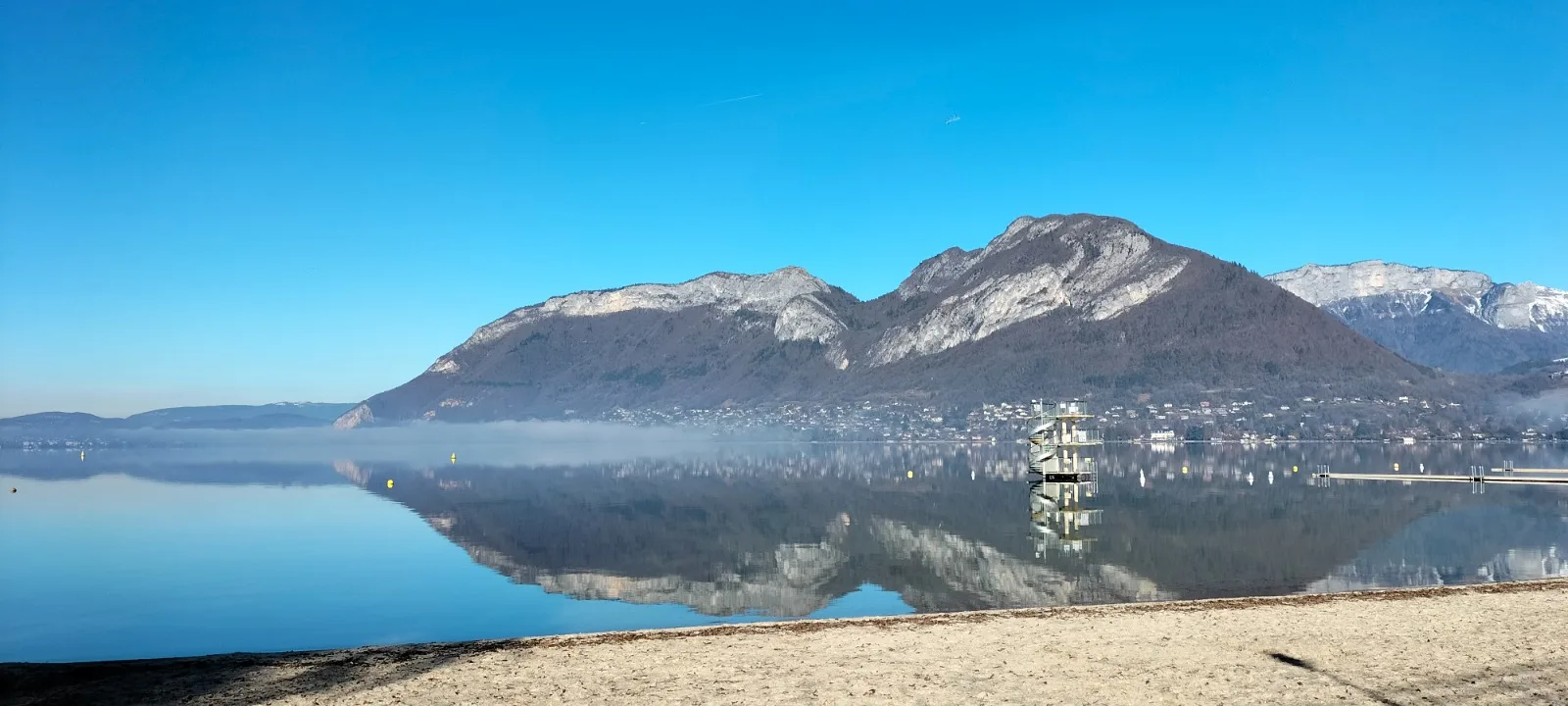 Lac d'Annecy reflet miroir