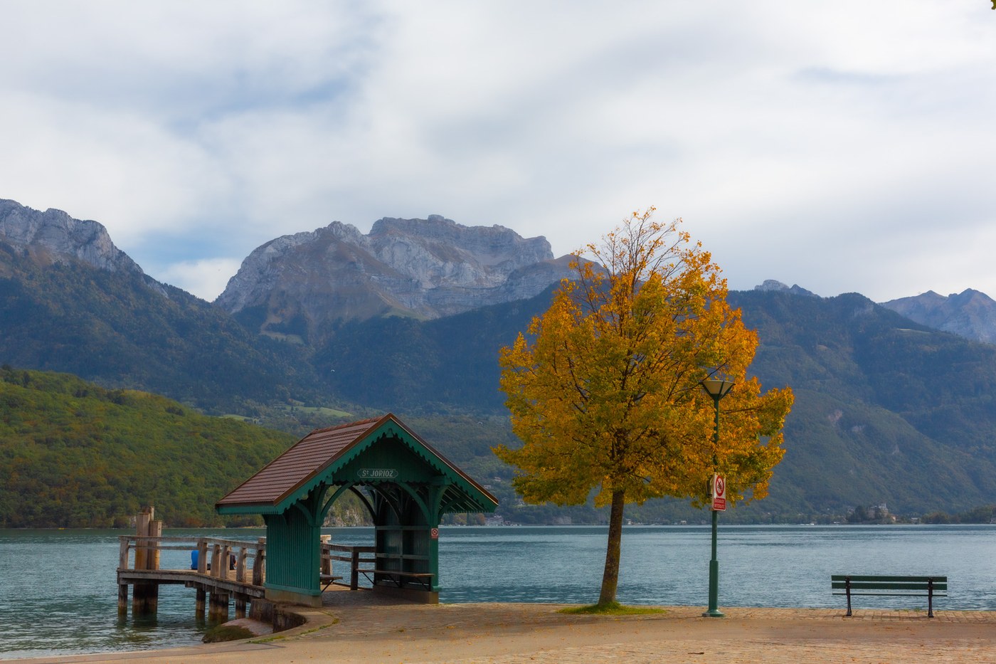 Ponton de Saint-Jorioz sur le lac d'Annecy
